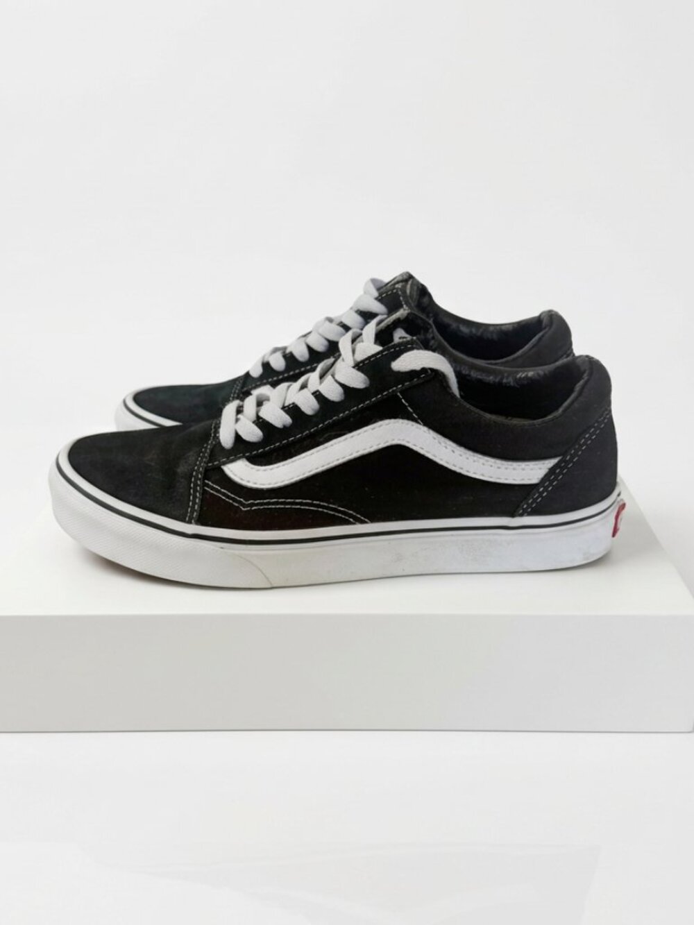 Vans Classic Old Skool Skate Shoes (Black / White) – Women's Sz 6.5